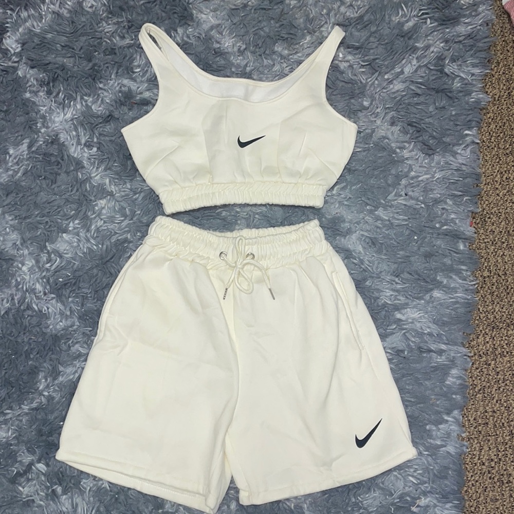 Nike athleisure 2 piece set
